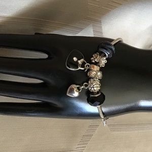 Charm bracelet with clasp